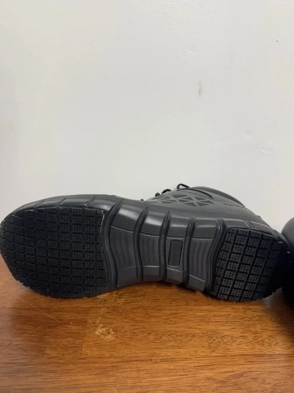Share Reebok RB3204 Work Boots Men’s 13W EH SR Black Leather Safety Shoes New